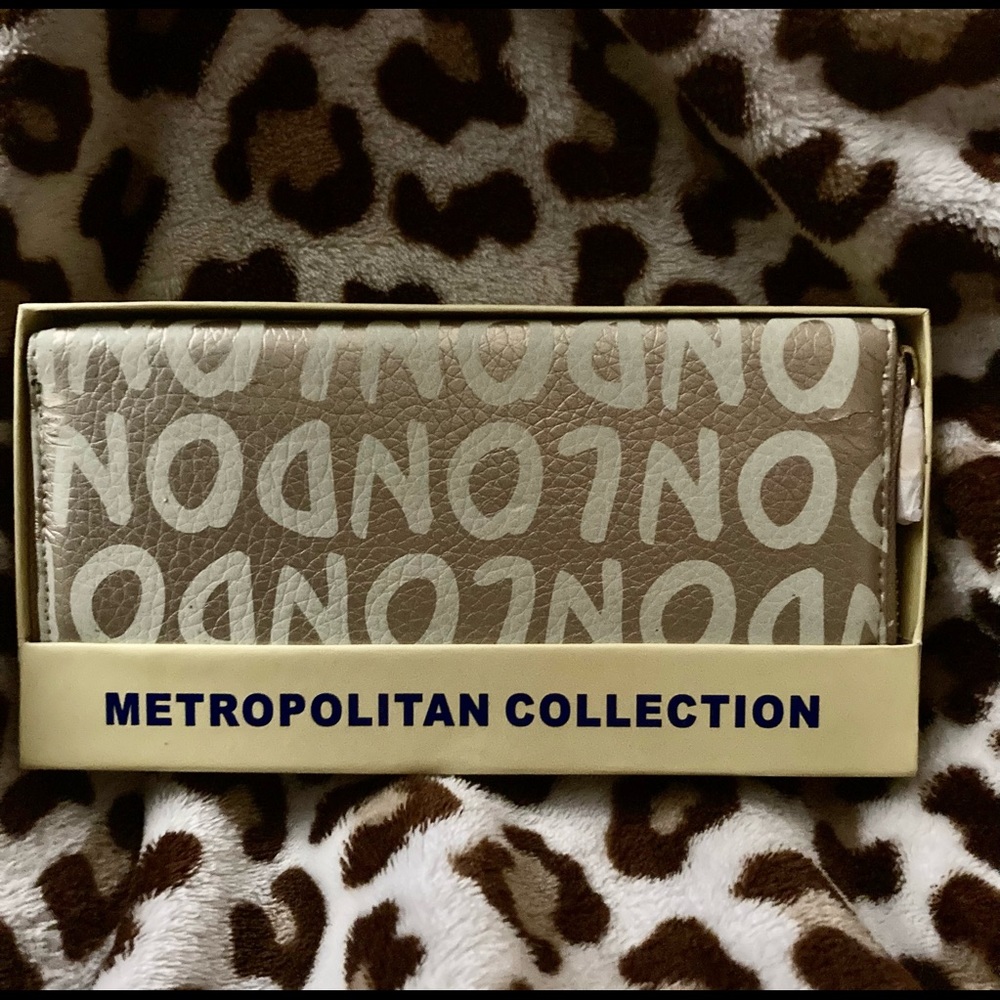 Matropolitan Collection Wallet “London” brand new
Color: rose gold